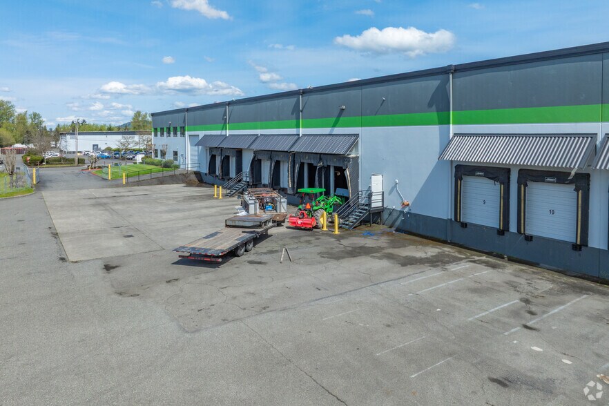 More Photos Of 1402 Puyallup St, Sumner Warehouse For Lease