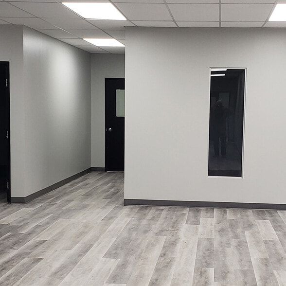 More Photos Of 995841 Mono-Adjala Tline, Rosemont Warehouse For Sale