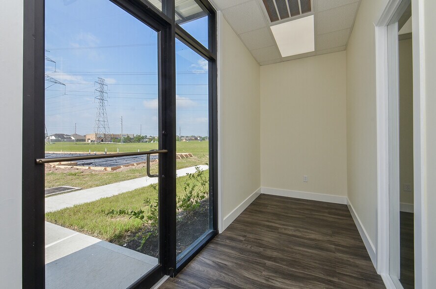 More Photos Of 3107 Elrod Rd, Katy Unknown For Lease