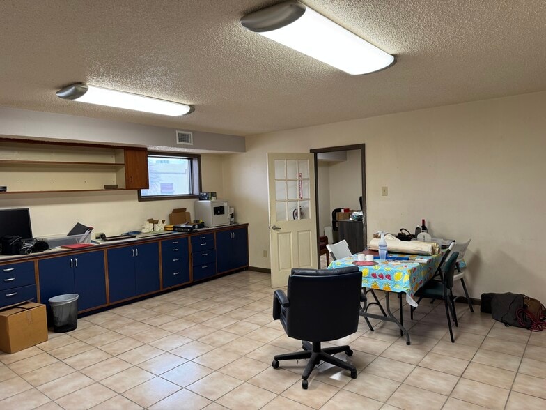 More Photos Of 16131 College Oak Dr, San Antonio Warehouse For Lease