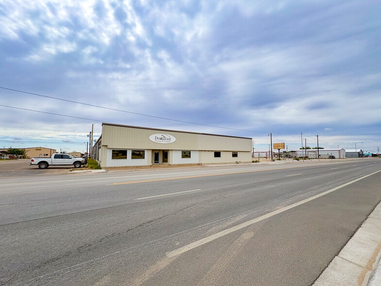 More Photos Of 200 N Pine St, Kermit Industrial For Sale