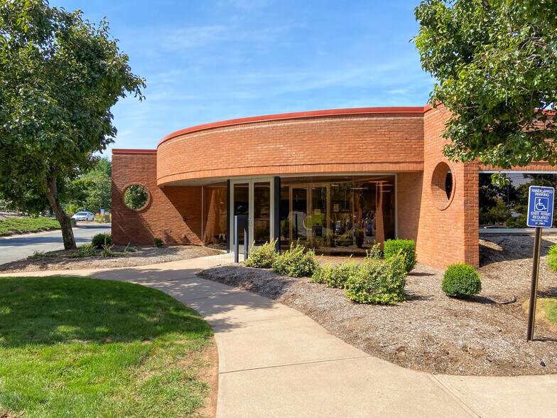 Primary Photo Of 624 Hebron Ave, Glastonbury Freestanding For Lease