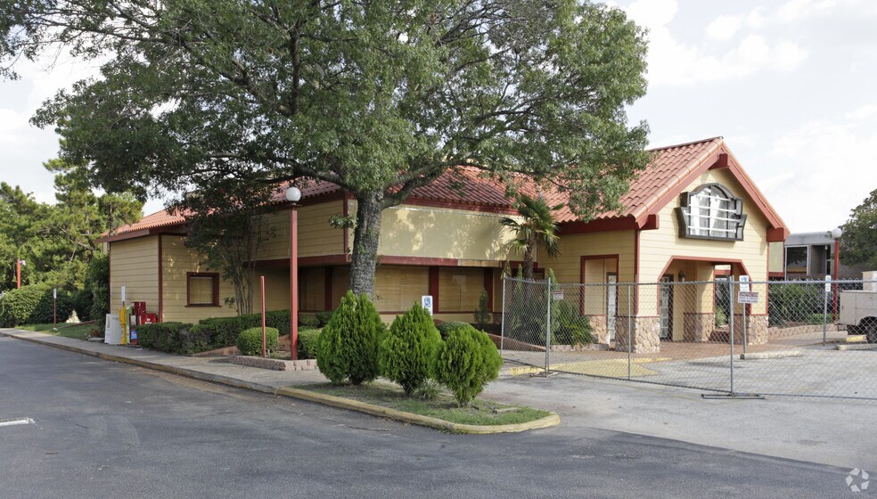 More Photos Of 1605 E Oltorf St, Austin Restaurant For Lease