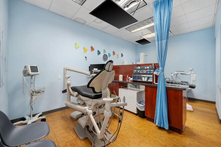 More Photos Of 106 Gateway Center Dr, Paso Robles Office For Lease