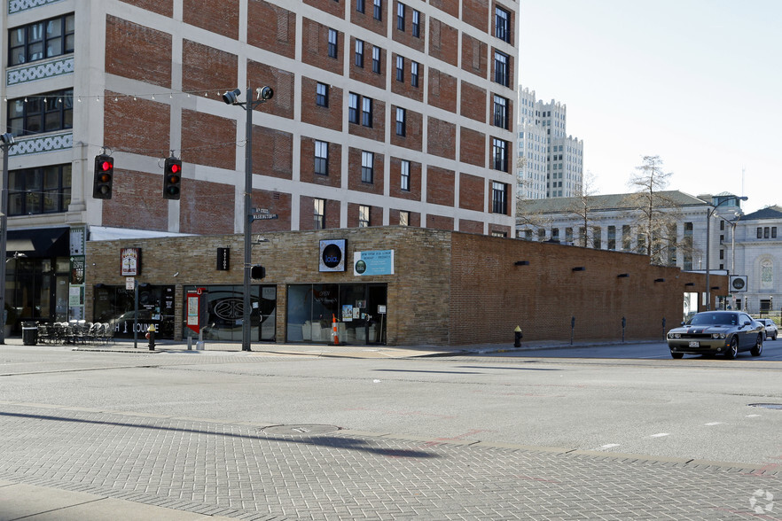 Primary Photo Of 1326-1330 Washington Ave, Saint Louis Storefront For Sale