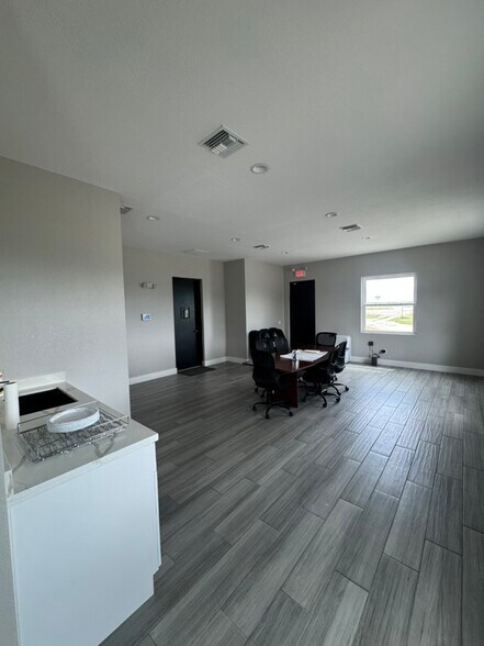 More Photos Of 2972 W US Highway 27, Clewiston Warehouse For Lease