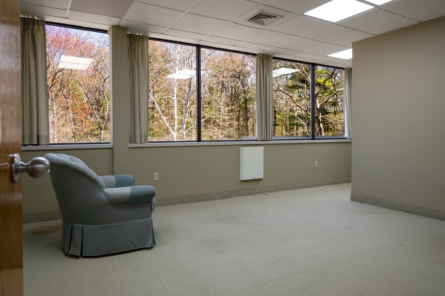 More Photos Of 200 Cordwainer Dr, Norwell Office For Lease