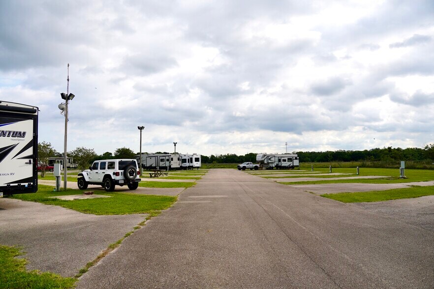 More Photos Of 24313 County Rd 46, Angleton Trailer Camper Park For Sale