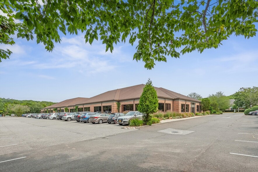 More Photos Of 300 Pantigo Pl, East Hampton Office Residential For Lease