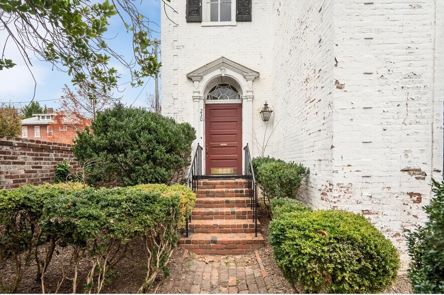 More Photos Of 230 W Boscawen St, Winchester Office Residential For Sale