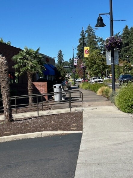 More Photos Of 16000-16118 Boones Ferry Rd, Lake Oswego Restaurant For Sale