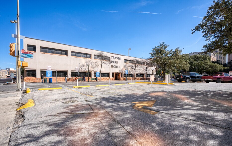 More Photos Of 800 Navarro St, San Antonio Office For Lease