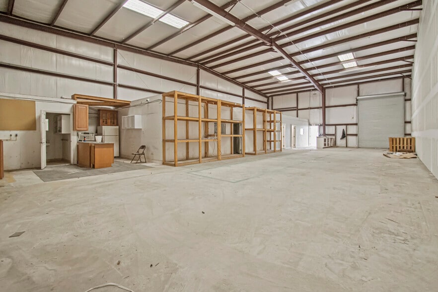 More Photos Of 105 E Davis Industrial Dr, Saint Augustine Warehouse For Lease