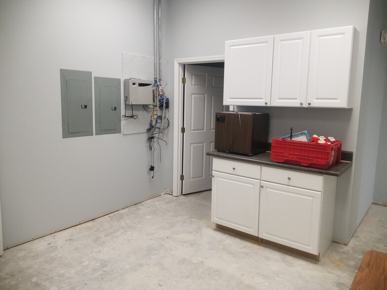 More Photos Of 200 W Harrison St, Dillon Office For Lease