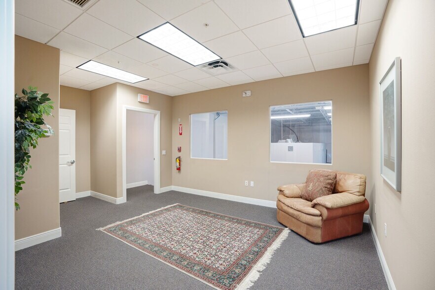 More Photos Of 6341 Porter Rd, Sarasota Light Distribution For Sale