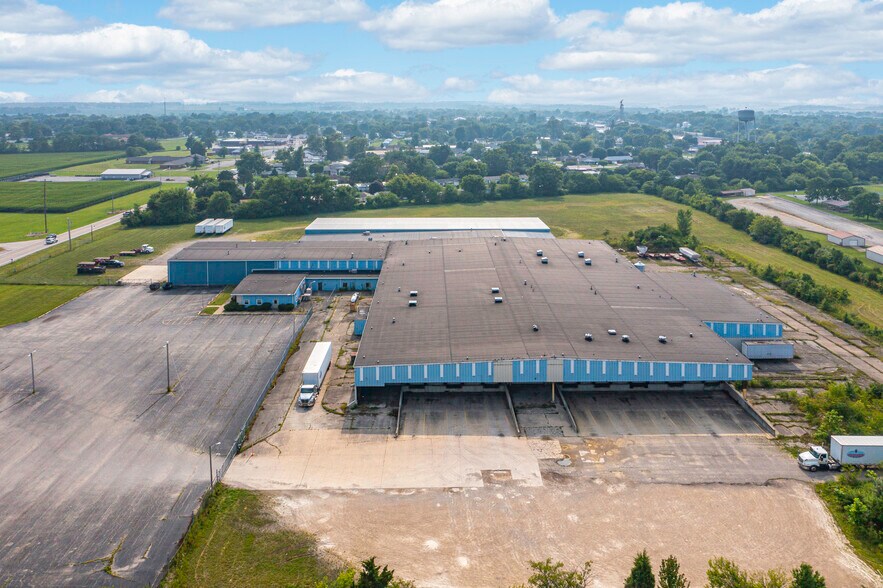 More Photos Of 853 E Washington St, Sabina Manufacturing For Sale