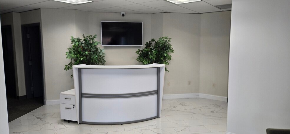 More Photos Of 100 Park Manor Dr, Pittsburgh Freestanding For Lease