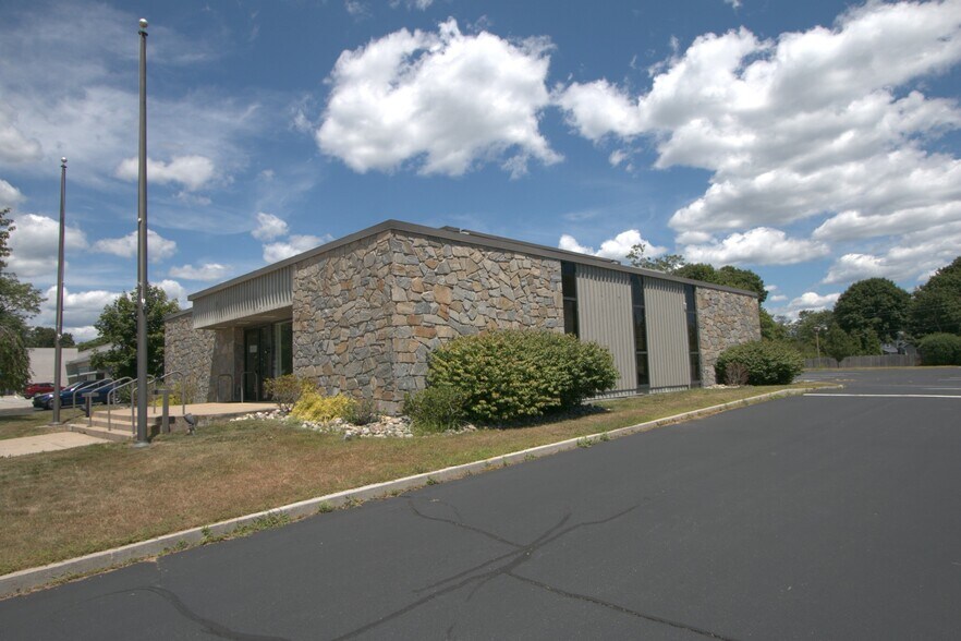 More Photos Of 43 Pennsylvania Ave, Niantic Bank For Lease