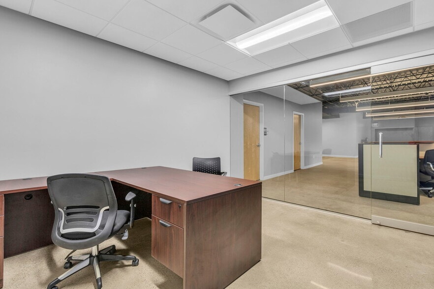 More Photos Of 10580 Barkley St, Overland Park Medical For Sale