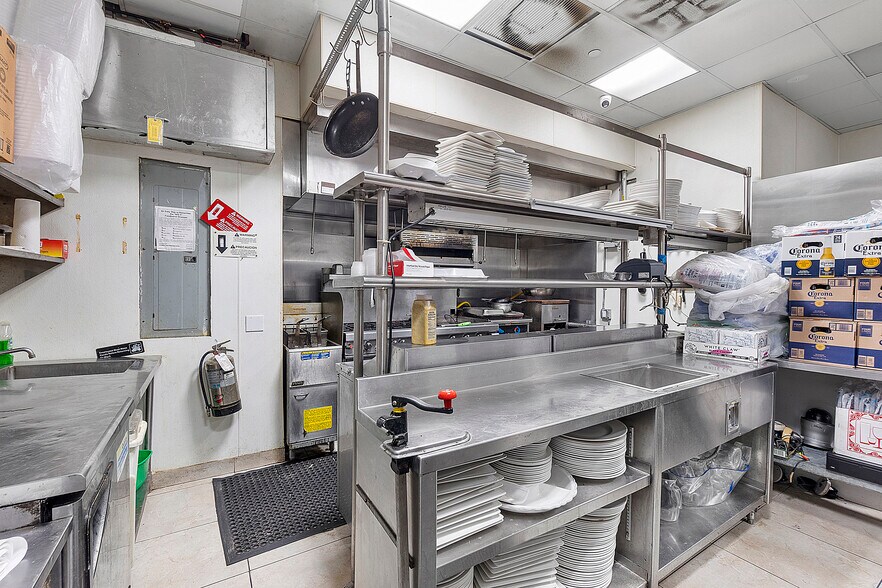 More Photos Of 401 W Atlantic Ave, Delray Beach Storefront Retail Office For Lease