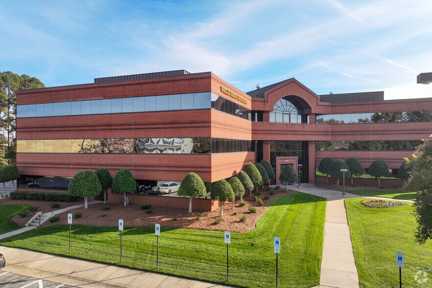 More Photos Of 806 Green Valley Rd, Greensboro Coworking Space