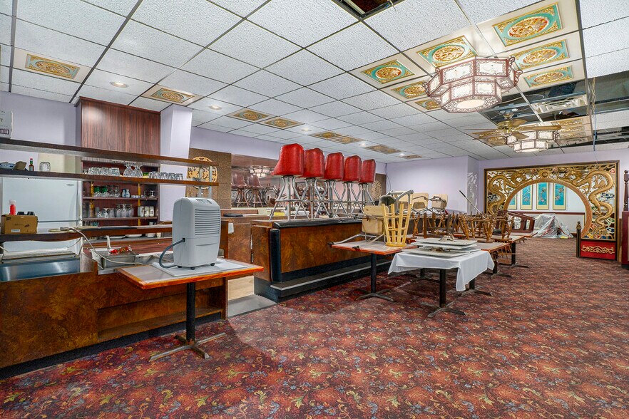 More Photos Of 2320 S Dort Hwy, Flint Restaurant For Sale