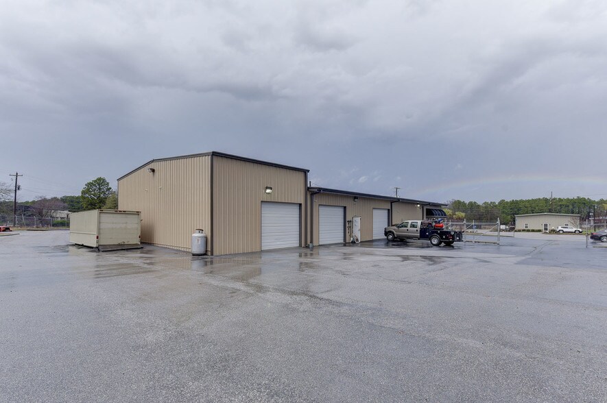 More Photos Of 108 Prides Way, Lexington Light Distribution For Sale