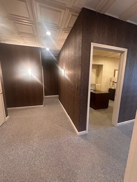 More Photos Of 62 Public Sq, Salem Storefront Retail Office For Sale