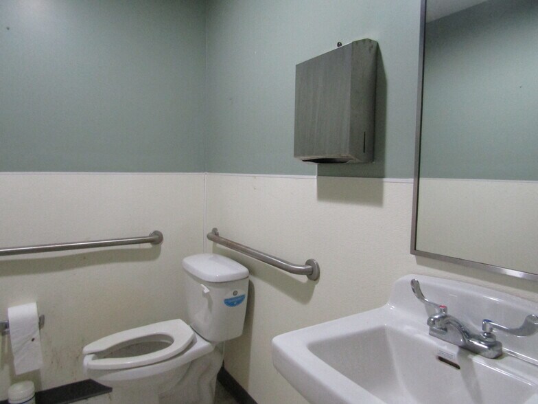 More Photos Of 1348 N Ellington Pky, Lewisburg General Retail For Sale