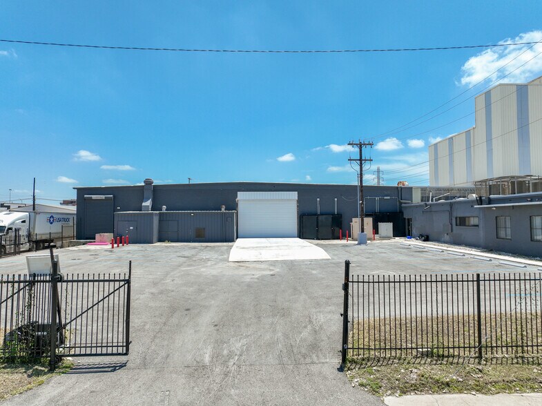 More Photos Of 702 San Fernando St, San Antonio Manufacturing For Sale