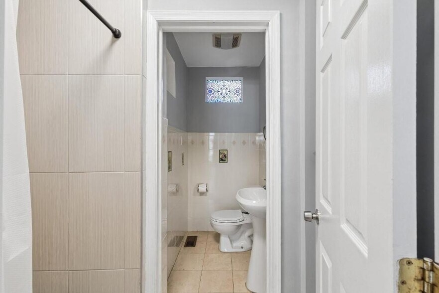 More Photos Of 1611 S Broad St, Philadelphia Specialty For Sale