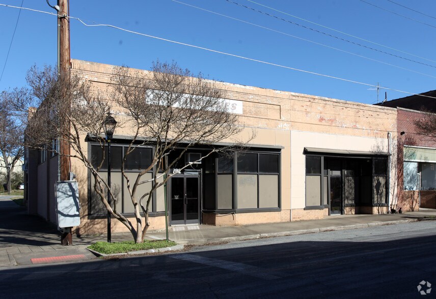 More Photos Of 702-704 E Davis St, Burlington Storefront For Sale