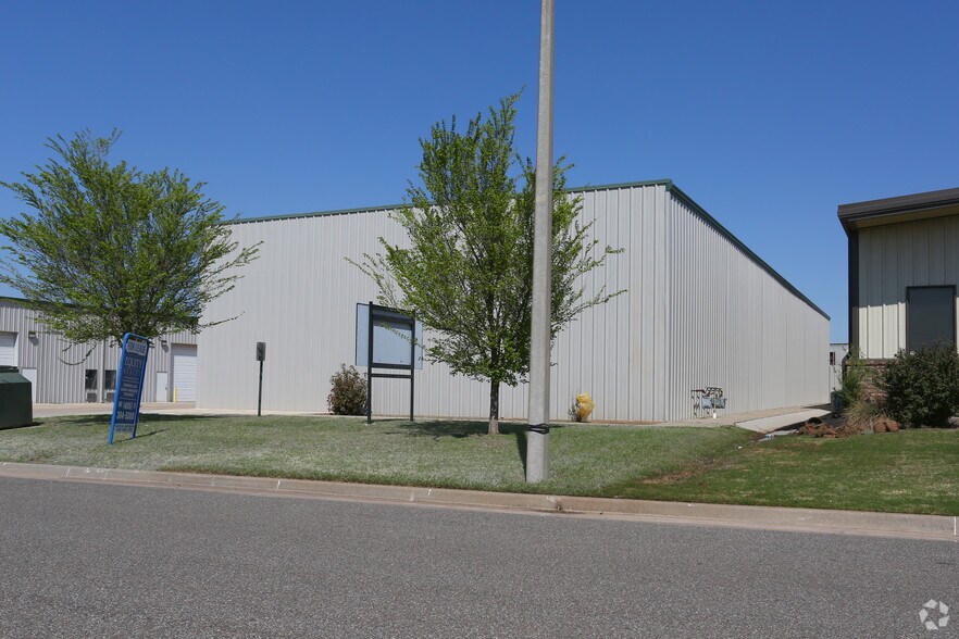 More Photos Of 3333-3349 Deskin Dr, Norman Industrial For Sale