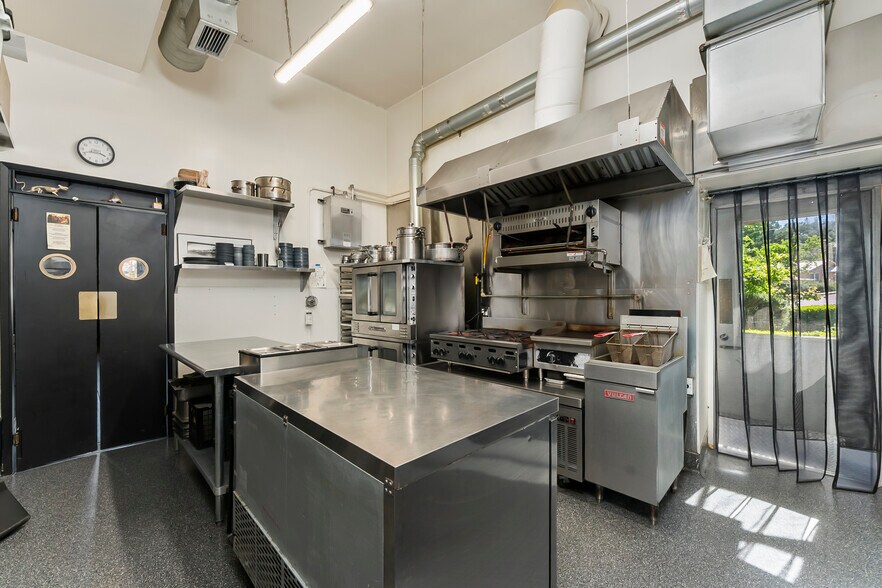 More Photos Of 14202 S State Highway 49, Amador City Hotel For Sale