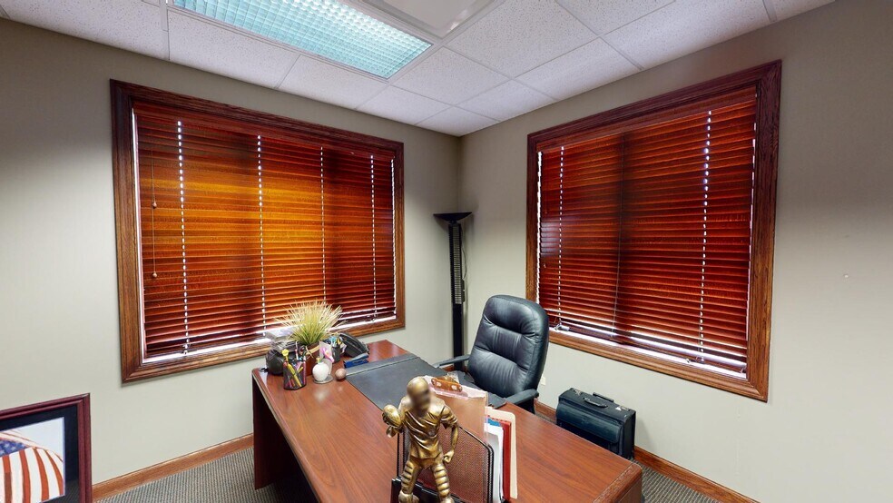 More Photos Of 3 Executive Ct, South Barrington Medical For Lease