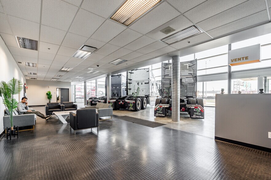 More Photos Of 3000 Boul Pitfield, Montréal Warehouse For Sale