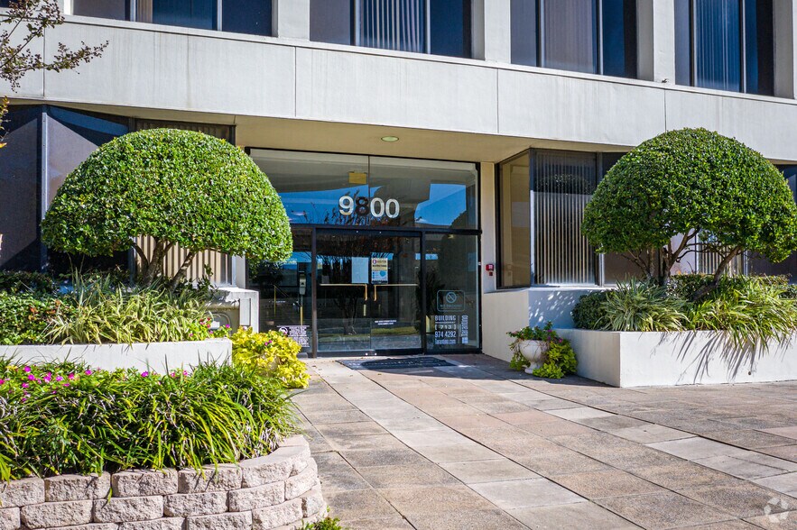More Photos Of 9800 Northwest Fwy, Houston Office For Lease