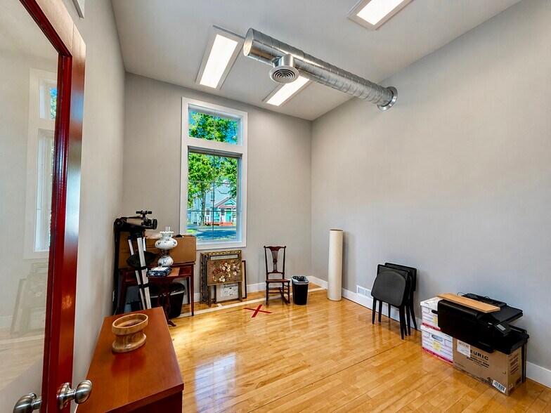More Photos Of 210 Brooklea Dr, Fayetteville Freestanding For Sale