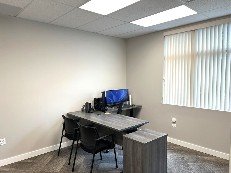 More Photos Of 1256 Waterford Dr, Aurora Medical For Sale