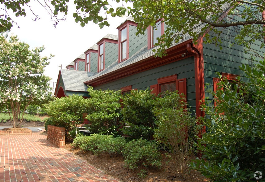 More Photos Of 7808 Pineville-Matthews Rd, Charlotte Office For Lease