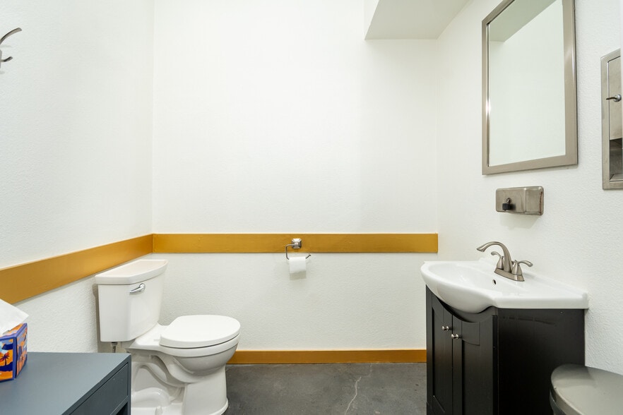 More Photos Of 831 S Main St, Burbank Warehouse For Sale