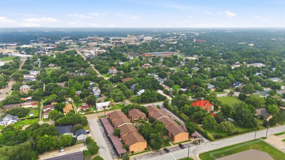 More Photos Of 611 S Ennis St, Bryan Apartments For Sale