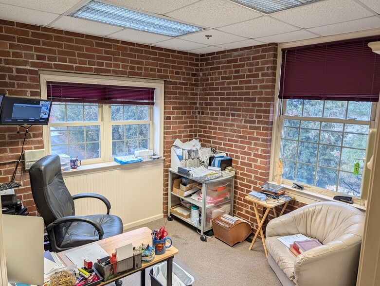 More Photos Of 113 E Chestnut St, Souderton Self Storage For Lease