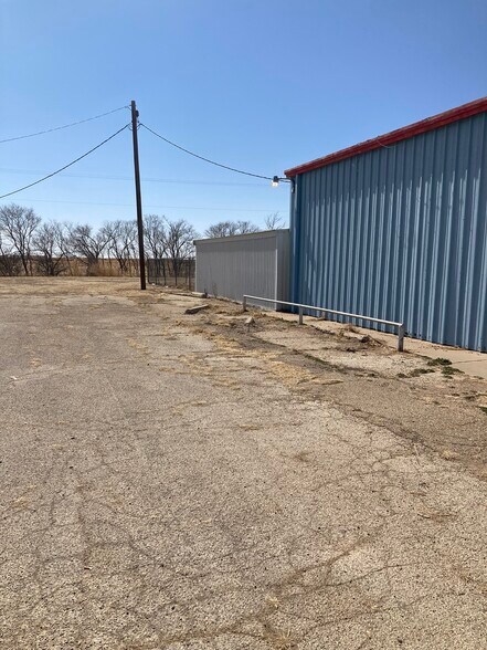 More Photos Of 1313 W 5th St, Plainview Auto Repair For Sale