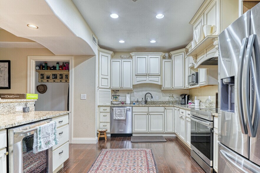 More Photos Of 1234 Manitoba Ave, South Milwaukee Specialty For Sale