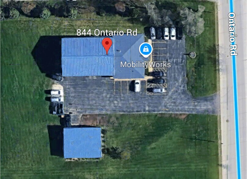 More Photos Of 844 Ontario Rd, Green Bay Showroom For Sale