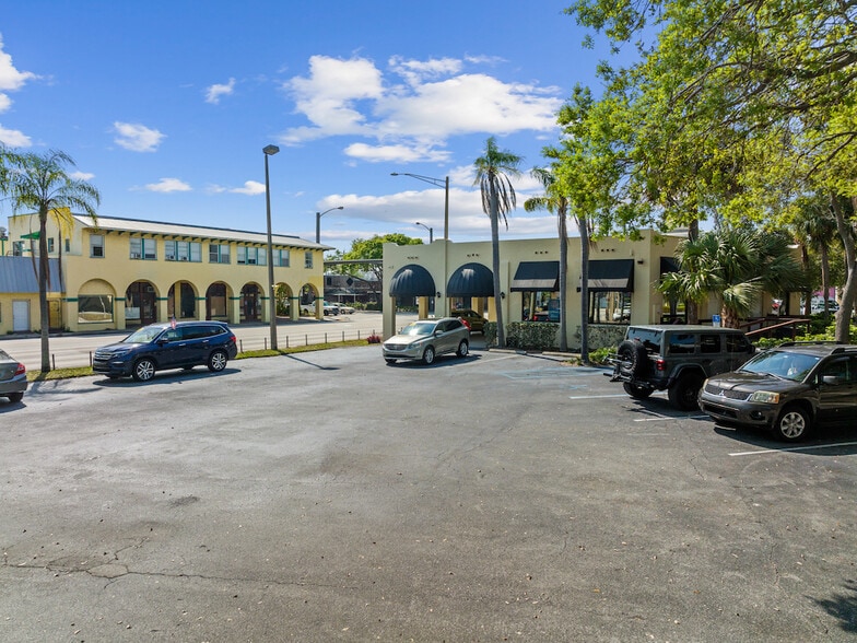 More Photos Of 1060 21st St, Vero Beach Office For Lease