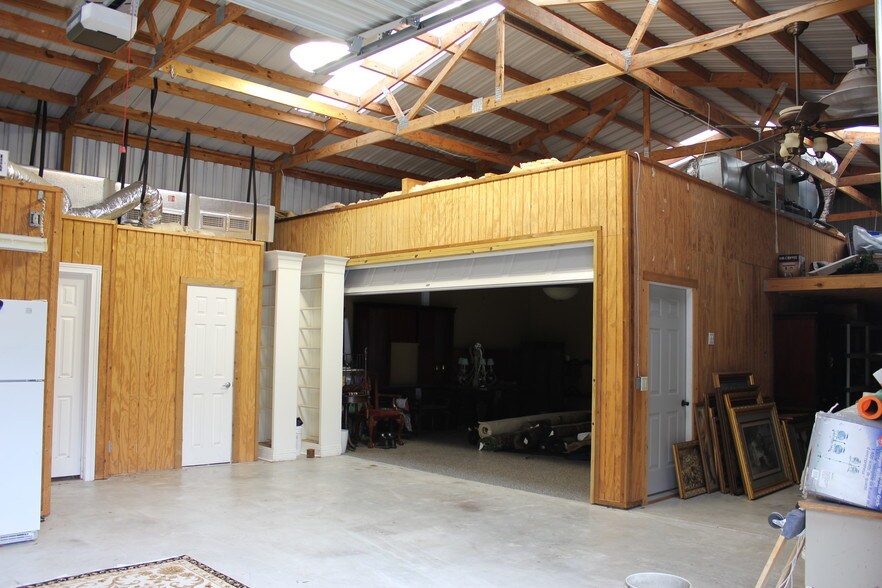 More Photos Of 1115 Chateau Woods Parkway Dr, Conroe Light Manufacturing For Lease