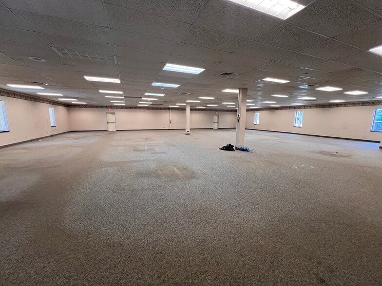 More Photos Of 285 Market St, Lockport Office For Sale