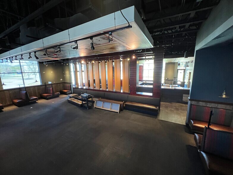 More Photos Of 1762 Galleria Blvd, Franklin Restaurant For Lease